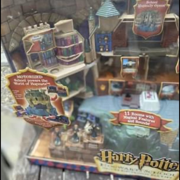 Harry Potter Hogwarts Castle toy by Mattel. - Picture 2 of 4
